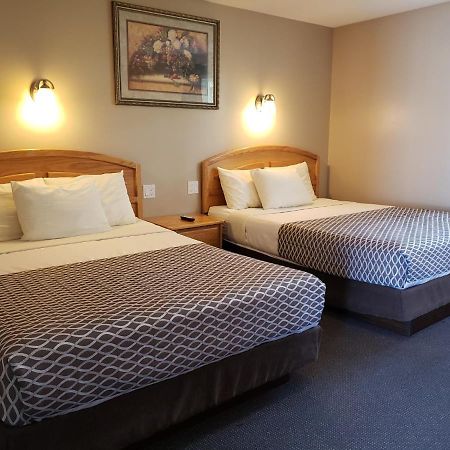 Lamplighter Inn Three Hills ภายนอก รูปภาพ
